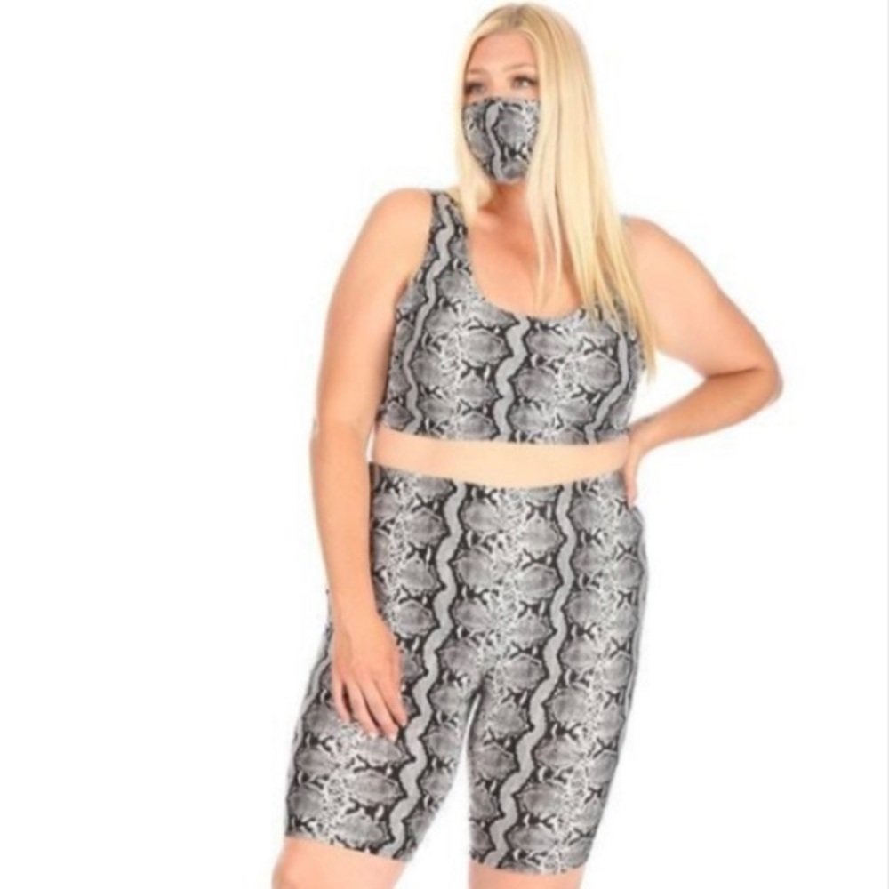 Plus size 3 piece snake mask short set